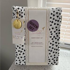 Papyrus Cotton Sheet Set with Black Hearts